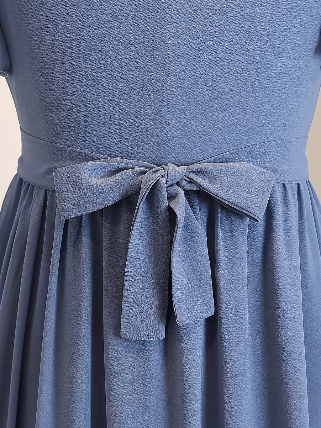 Girls' Summer Casual Dress, Short-Sleeved Puffy Skirt with a Large Hem, Waist-Cinching Bow Design, Elegant and Stylish Dress with Drapey Fabric, Princess-Style Dress Suitable for Girls Aged 8-12